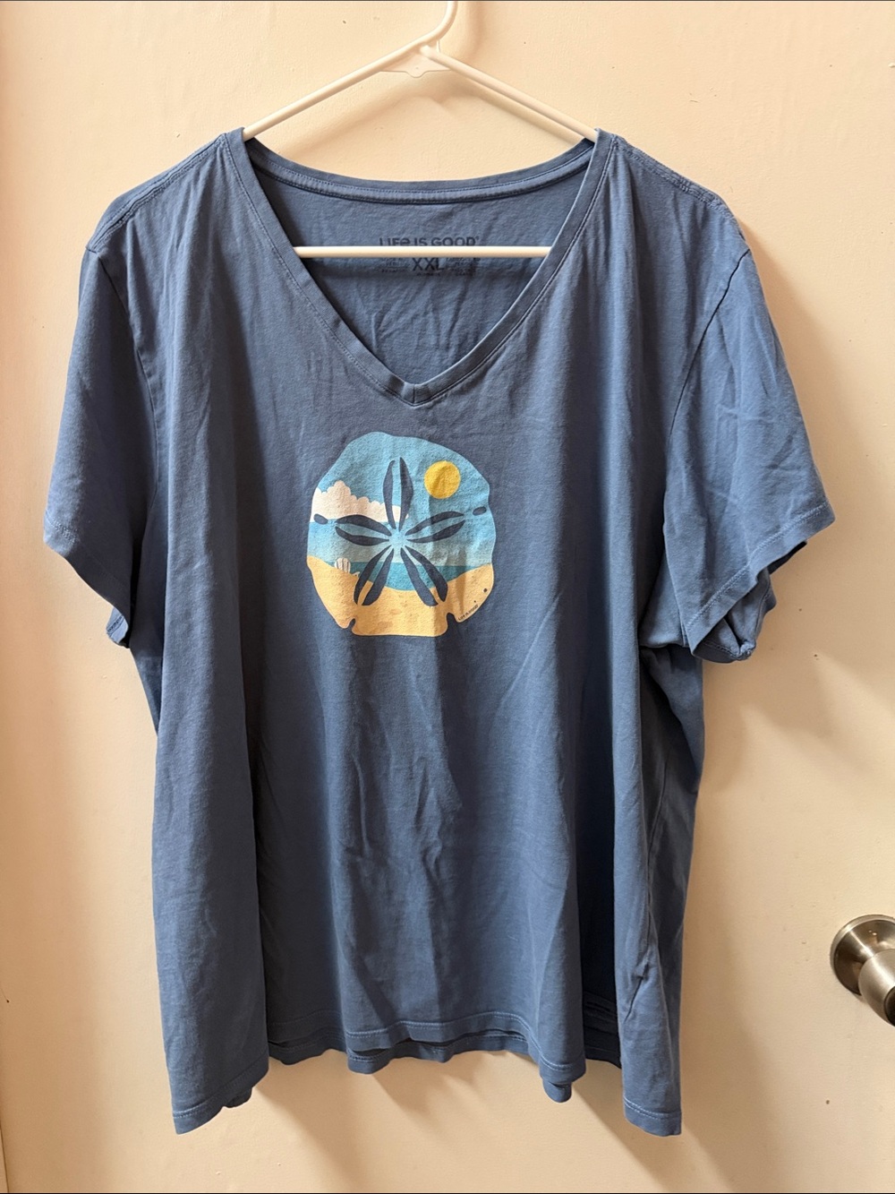Life Is Good Blue V-Neck Sand Dollar Beach Graphic Tee